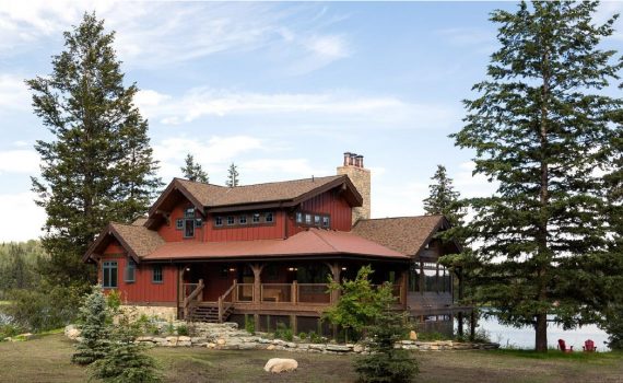 Exterior view of custom home built in Bridge Lake, BC by member of TriAMM Developments