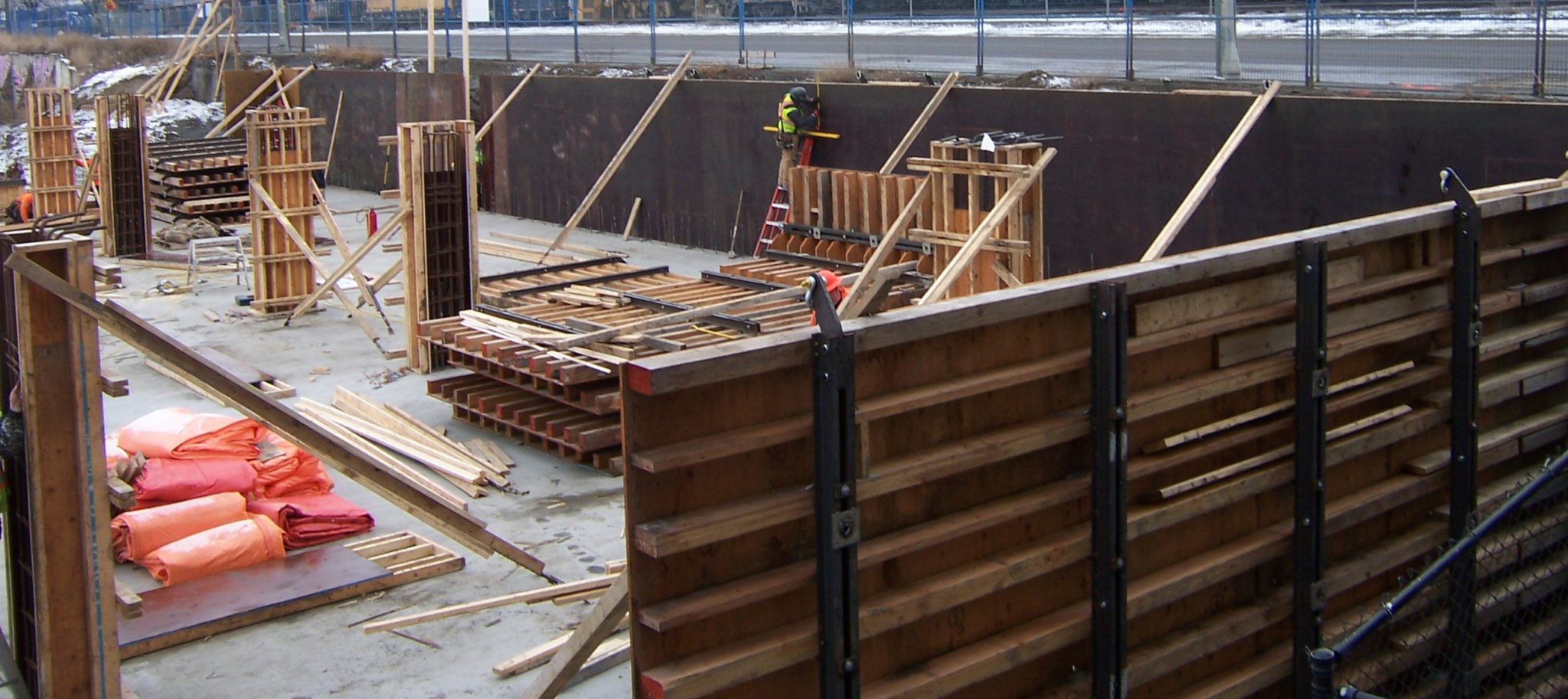 Gang Panel Forms Wooden Gang Forms being erected